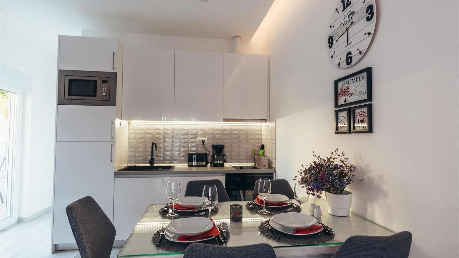 2 Bedroom Beautiful Apartment In Okrug Gornji Trogir 0*,
