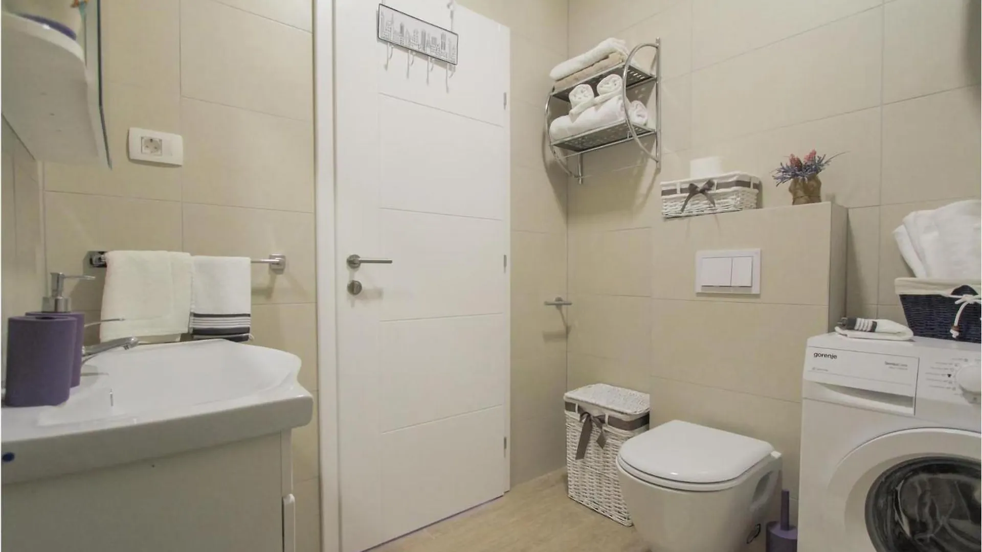 2 Bedroom Beautiful Apartment In Okrug Gornji Trogir 0*,