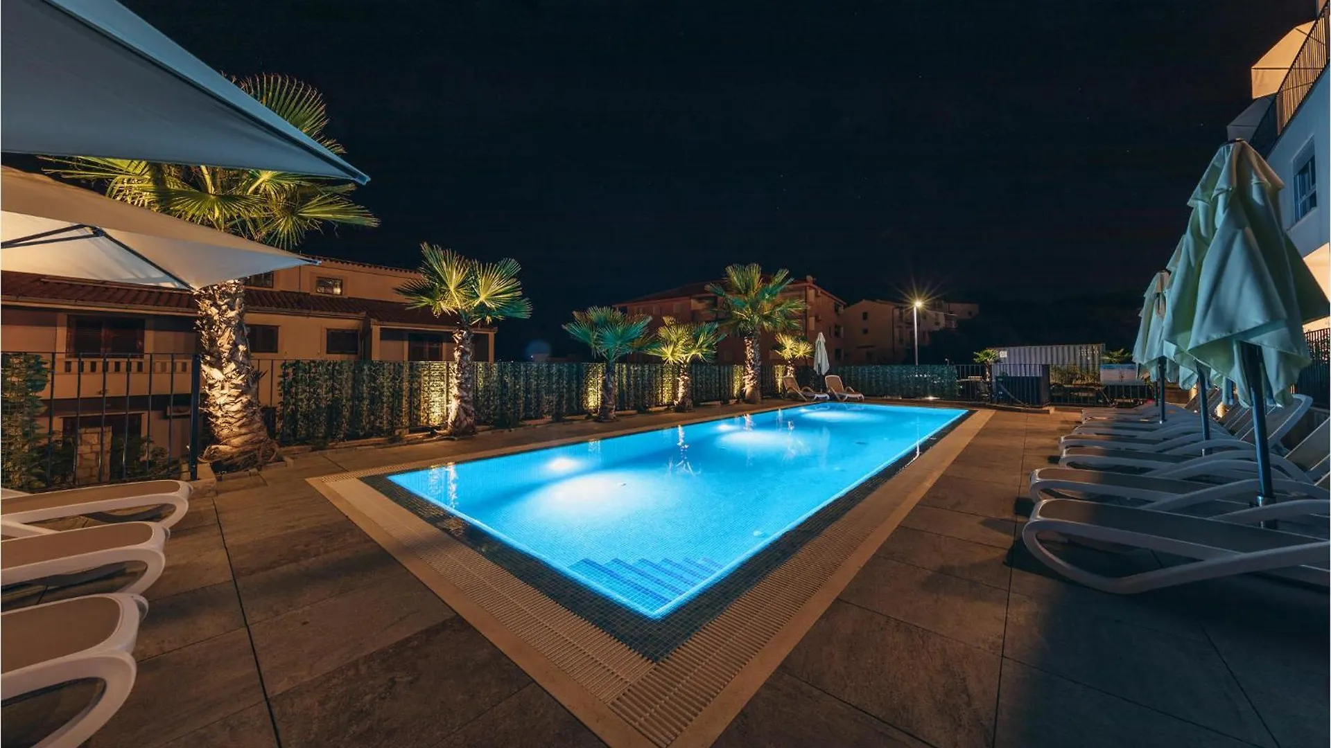 2 Bedroom Beautiful Apartment In Okrug Gornji Trogir