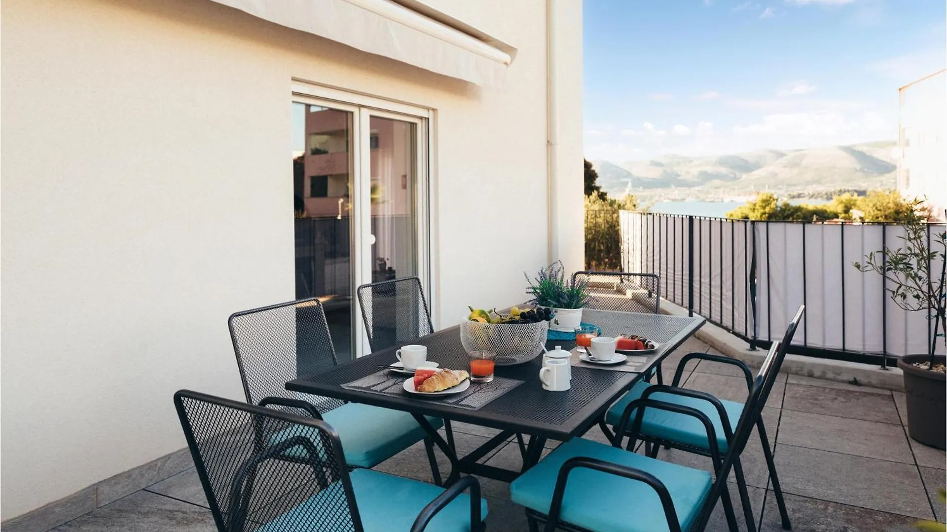 2 Bedroom Beautiful Apartment In Okrug Gornji Trogir
