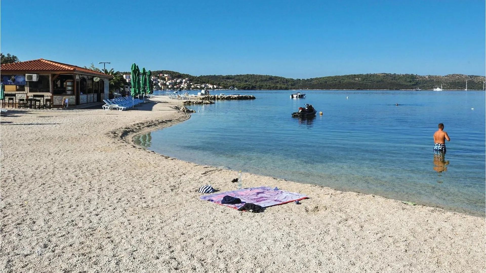 2 Bedroom Beautiful Apartment In Okrug Gornji Trogir