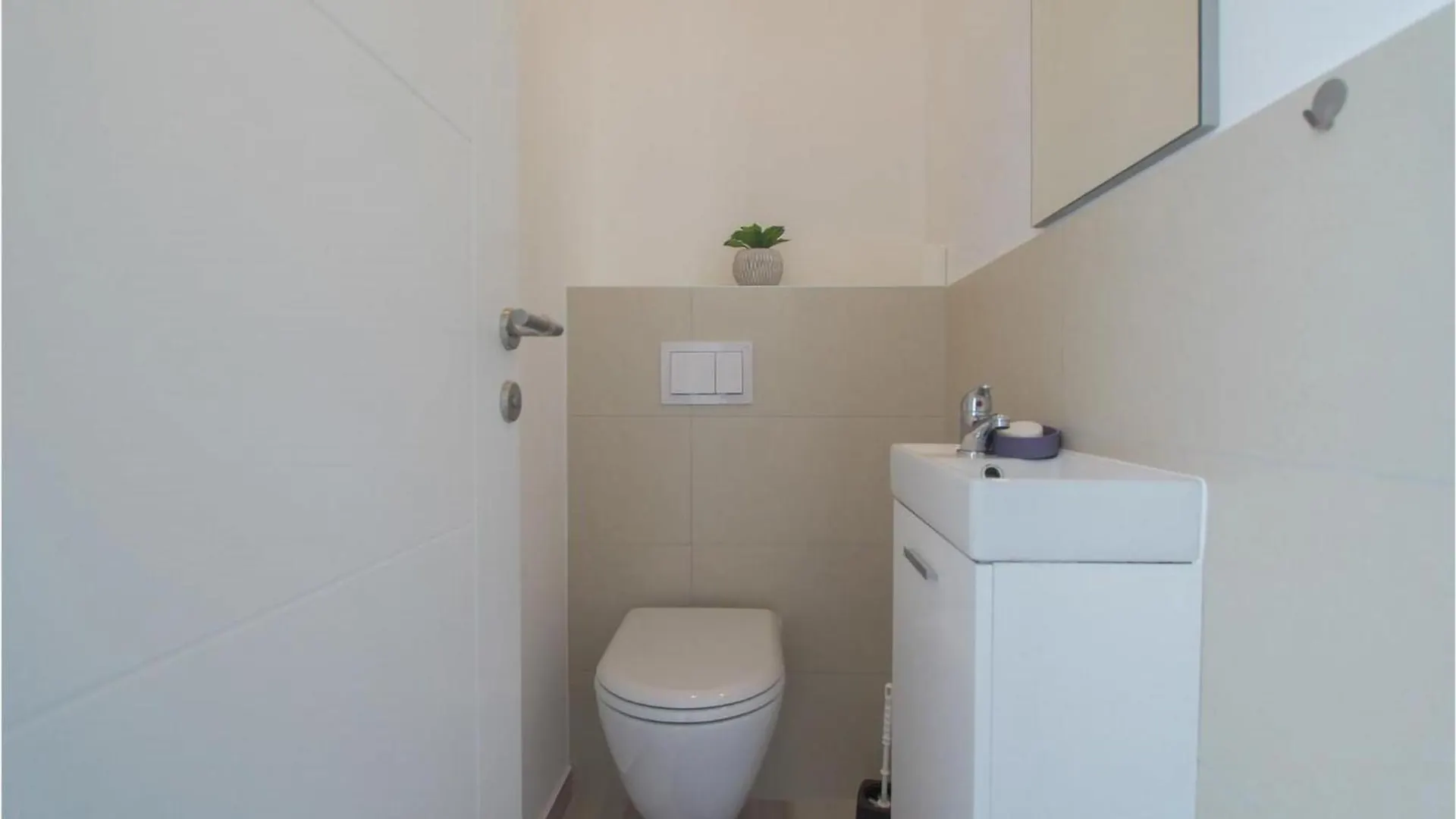 2 Bedroom Beautiful Apartment In Okrug Gornji Trogir